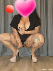 Bruneta dulce si senzuala